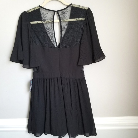 NEW Adelyn Rae Rosalie Pleated Romper - Picture 4 of 7